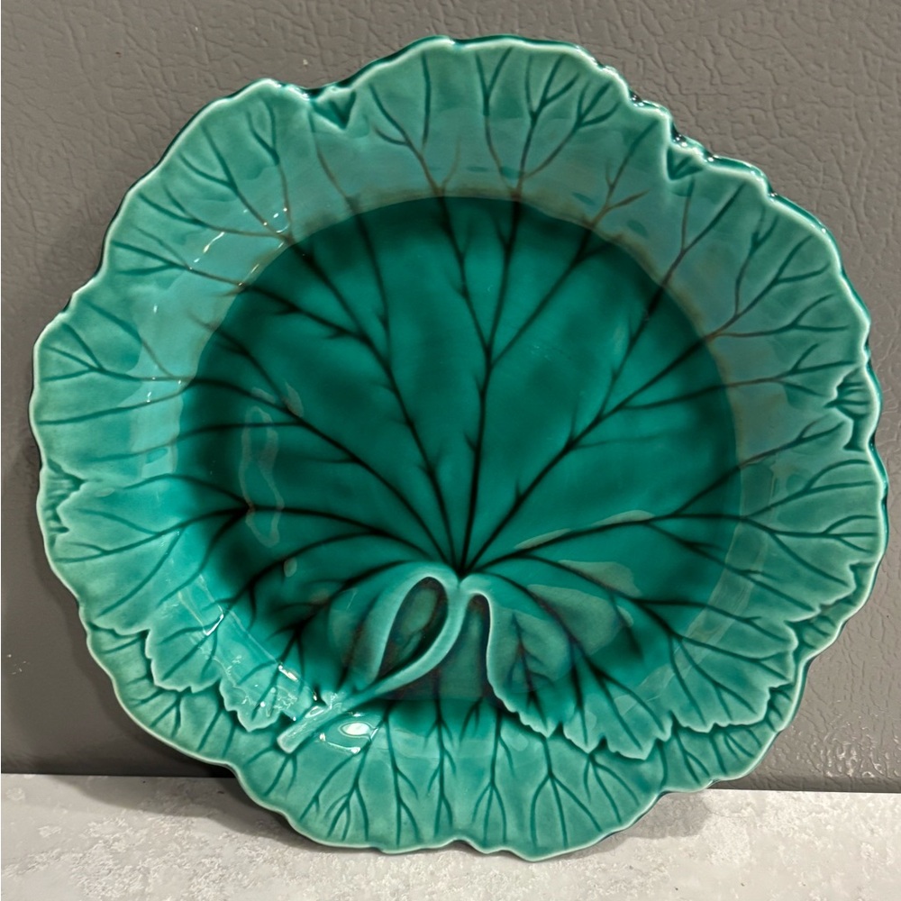 Wedgwood Green Leaf Plate majoilica 8”